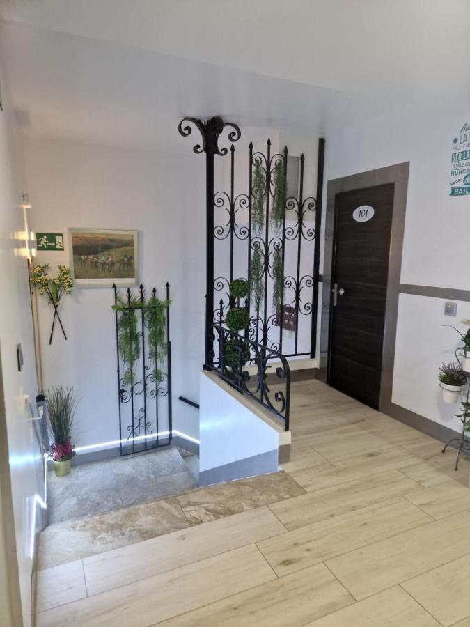 Hostal Boutique Luna De Gavin Кульера Экстерьер фото